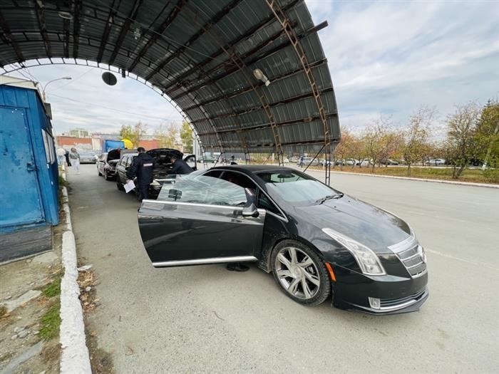 Фотографии из календаря Cadillac Elr