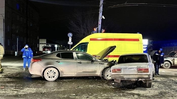 Тройное ДТП в Оренбурге, пятеро пострадавших, в том числе двое детей