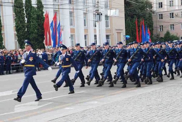 На параде.