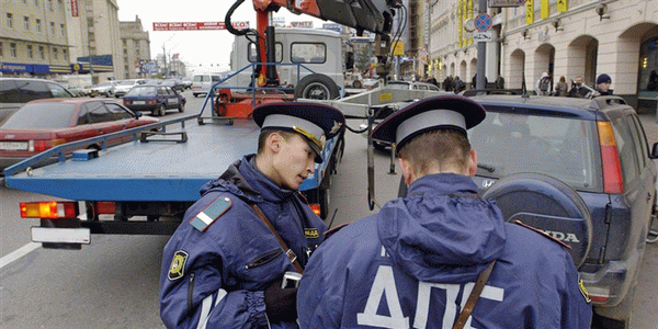 Фотография эвакуированного автомобиля в Ростове на Дону.